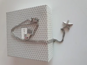 Edblad halsband  - Edblad halsband med stjöstjärna. Nyskick aldrig använt. 42cm med 4cm förlängning.