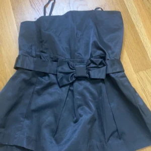 Topp - Supersöt topp som är köpt på sellpy men tyvär för stor för mig💞 