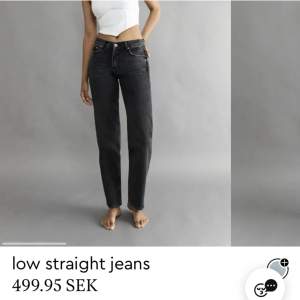 Ett par lågmidjade raka jeans från Gina i modellen low straight. Knappt använda då de är en aning tajta. Storlek 36 och kan givetvis  skicka fler bilder om d önskas!
