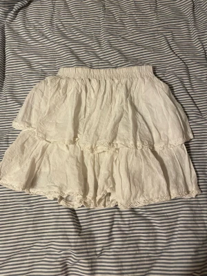 By anastasia kjol - Supergullig o fin kjol från by anastasia 