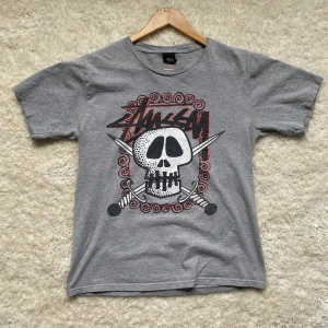 Stussy Vinatge tee - Vintage skick storlek S 400kr Är en del cracks på printet