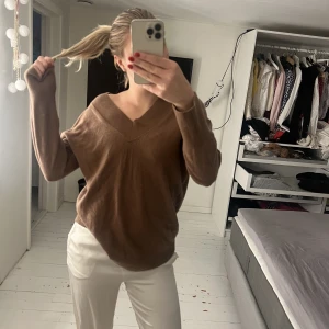 Stickad tröja!  - Stickad brun tröja från HM