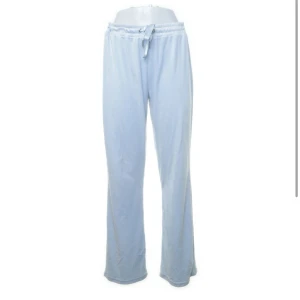 Blå mjukisbyxa - Blå mjukisbyxor från Ginatricot. 