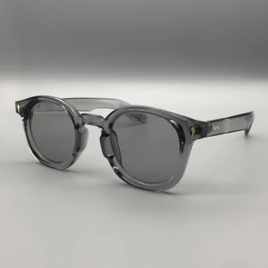 Solglasögon LILJA Crown - Helt nya!   Nedsatt pris jämfört med hemsidan💸   WWW.LILJA.STORE🌐