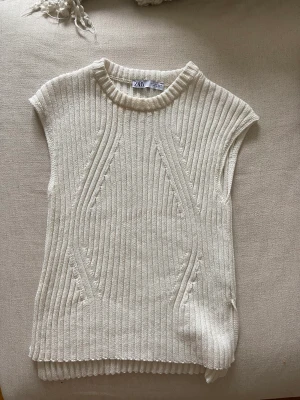 Stickad väst från Zara - Aldrig använd, bara testad!