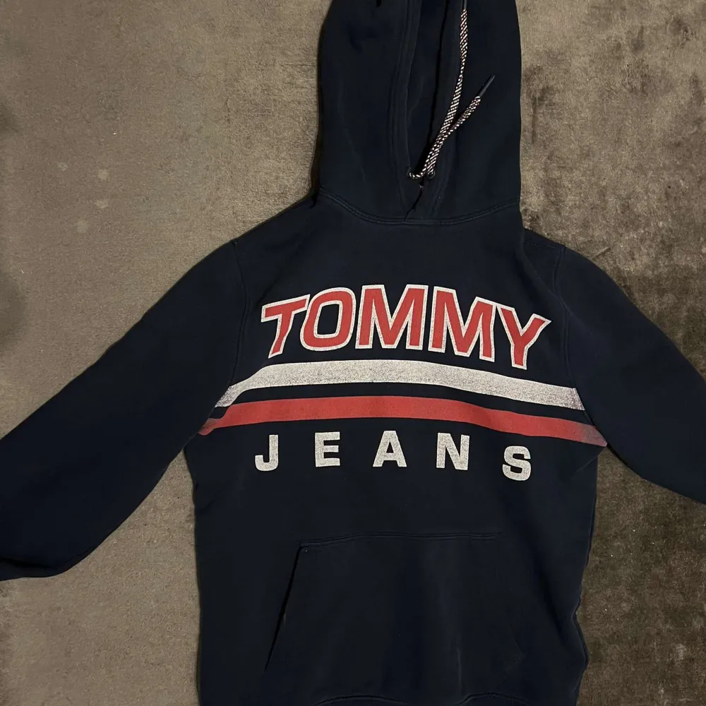 Tommy hilfiger hoodie, varm o skön . Hoodies.