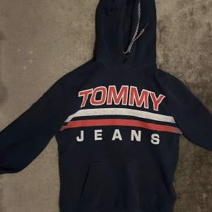 Tommy hilfiger hoodie, varm o skön 