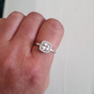 Edblad ring - Edblad ring med stenar, kirurgiskt stål  Storlek 18,5 Nyskick/oanvänd Pris 165kr