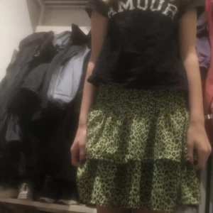 Grön leopard kjol  - I ass bra skick har aldrig haft på mig