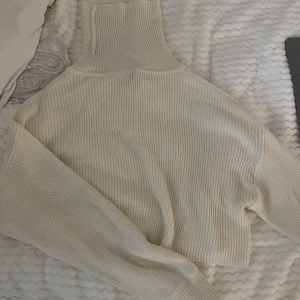Stickad tröja från h&m - Stickad tröja från H&m 🤍 storlek S