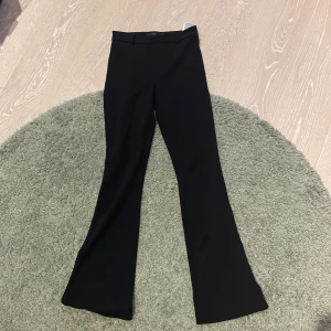 Kostymbyxor svarta Xs/32 - Kostymbyxor använda 2 gånger storlek xs mid waist original pris 499