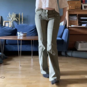 Hm byxor - Laddar upp igen för gratis frakt