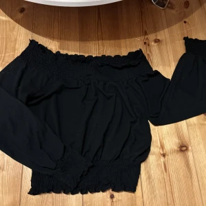 Offshoulder topp - Offshoulder topp ifrån Gina tricot 🤍