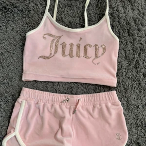 Juicy set - Set med linne/magtröja och shorts Knappt använda 