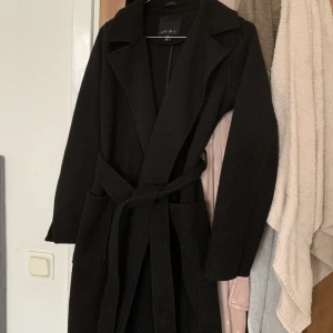 Svart kappa - Svart kappa storlek s/34, i bra skicka