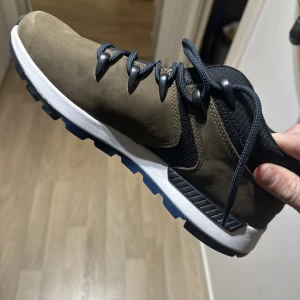 Timberland  - Oöppnade, waterproof. Storlek 44 Riktigt schyssta vinterskor för ett billigt pris. Skickas i originalförpackning, kan fraktas. Rekommenderat nypris: 1300-1400:-  #timberland #shoes #vinterskor #winter #snow #original 