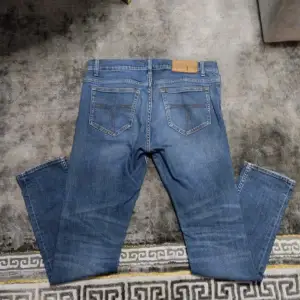 Nya jeans, hör gärna av er, pris kan diskuteras!