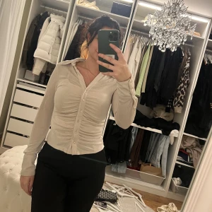 Skimrig blus - Fin tröja/blus med vackert skimmer