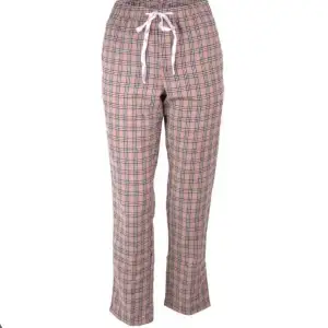 Ett par Jätte sköna men även snygga Pjamas byxor, Väldigt mjukt material som gör att dom är jätte bekväma att sova i eller bara ha på sig under dagen💞