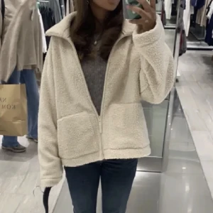 Teddyjacka h&m💕 - Teddyjacka från h&m använd 1 gång!❤️💕 Helt slutsåld och säljer pga att den inte används😁