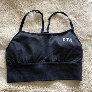Sport-bh - Sport-bh från ICIW knappt använd. Inga tecken på användning.