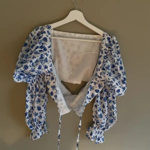 Top från shein  - Tunn, lätt top från Shein. Storlek Medium.