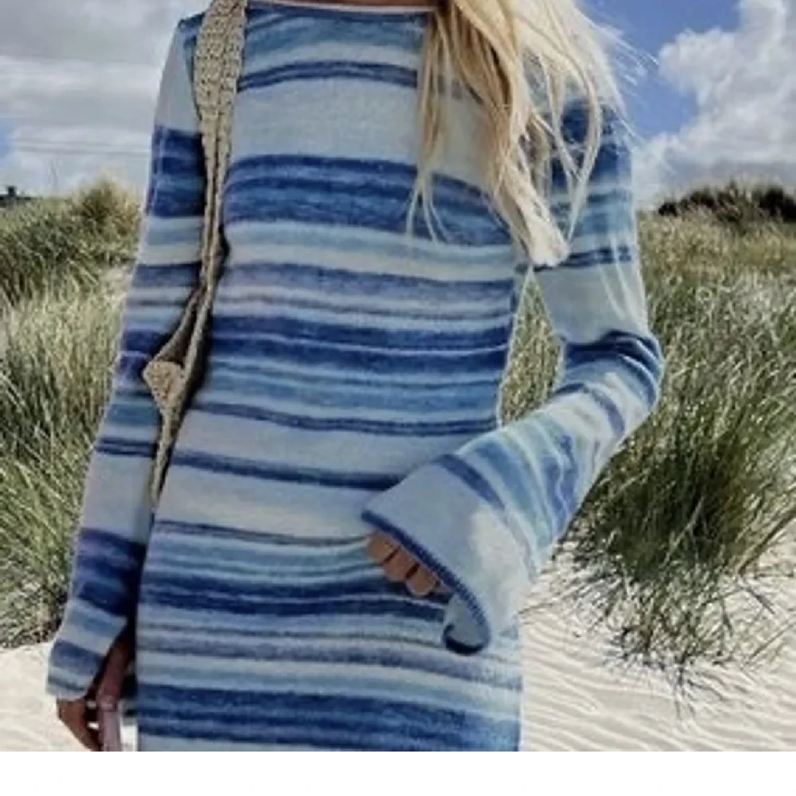 Blå stickad klänning 