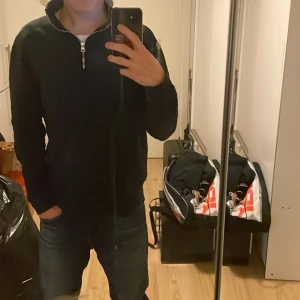 Halfzip - Halfzip från Zara i storlek S. Skick 7/10 lite urtvättad 