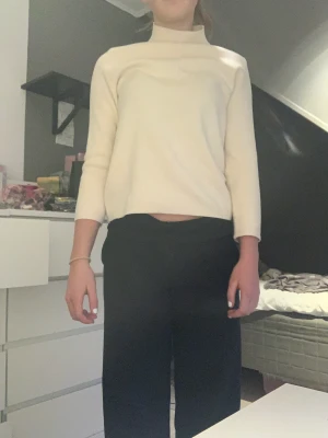 Vit tröja 🤍 - Den har krage,Använd 1 gång,