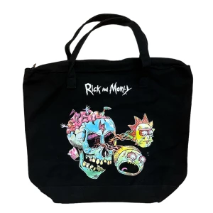 ed hardy liknande väska dödskalle  - säljer denna ascoola ed hardy liknande väskan från h&m. inga defekter, i fint skick. om du har frågor så är det bara att kontakta mig.