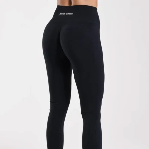 Träningstights  - Träningstights från Betterbodies, med scrunch. Använda en gång, utan skavanker. Storlek S