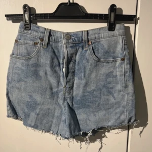 Shorts Levis - Storlek 27, skulle säga S. 