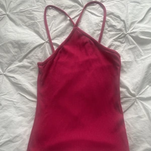 Rosa topp - Rosa linne från Cubus storlek xs använd 1-2 gånger