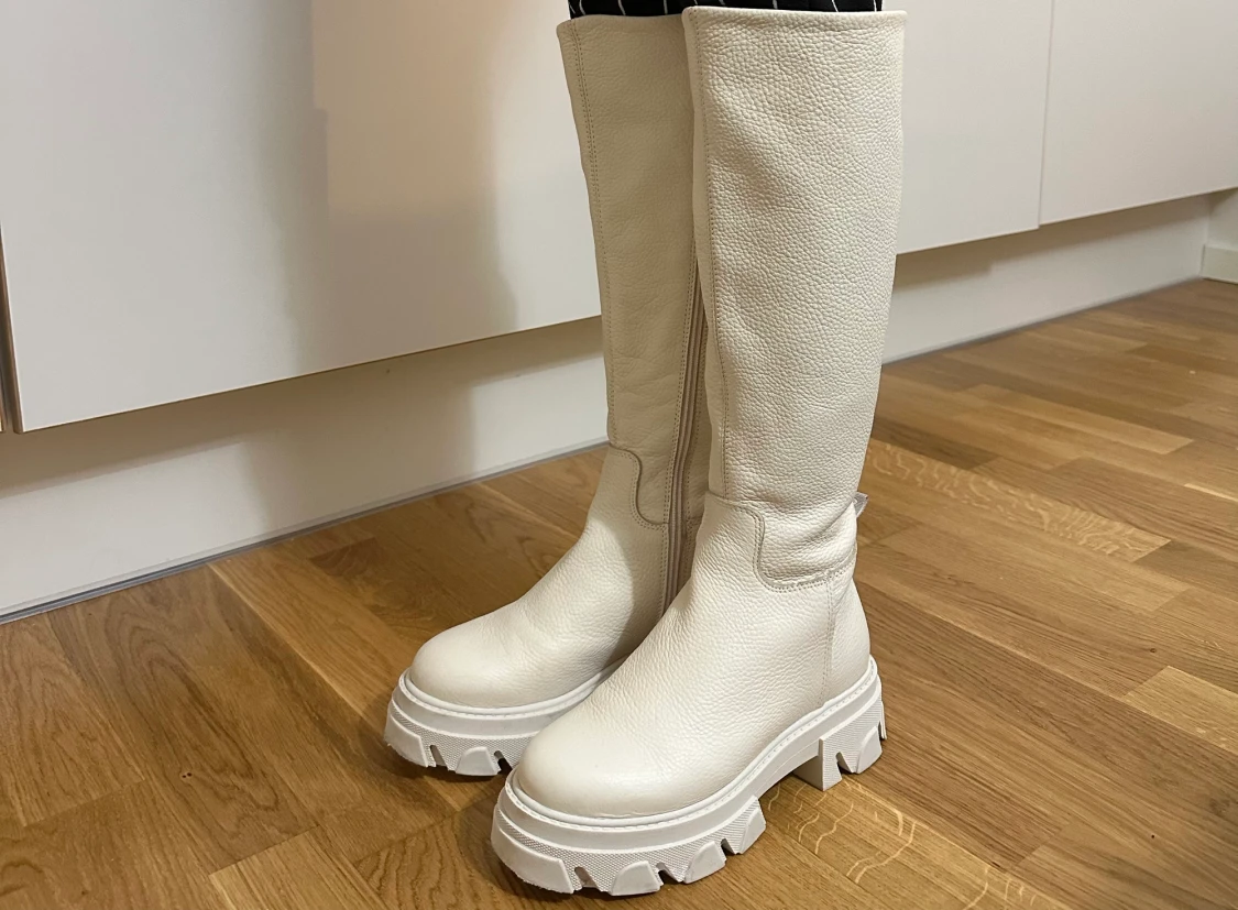 Säljer mina stövlar  - 91