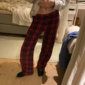 PYJAMAS BYXOR! - Säljer dessa super fina pyjamas byxor som är knappast använda!❤️ super fint skick! PRIS KAN DISKUTERAS!!