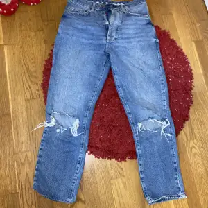 Jeans från bikbok i wid 28