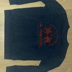 La martina sweatshirt  - Tröja i oanvänt skick. Storlek M. Pris 150kr