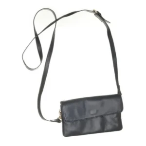 Liten svart axelväska 💕 - Gullig svart väska från Wera Stockholm. Fint skick och väldigt gullig.💕 