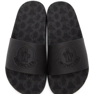 Moncler Tofflor (äkta)  - Säljer mina Moncler tofflor (äkta) storlek 38. Köpt för 2980kr på Farfetch, kvittot finns på min mail. Skriv för egna bilder. 