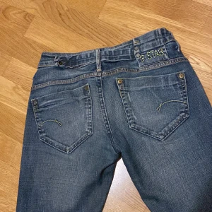 Low waist jeans - Low waist jeans från G-Star i storlek 29 och längd 34. Köpta secondhand på zalando men har inte använts. 