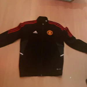 Manchester United zip tröja - Size S 100% polyester 