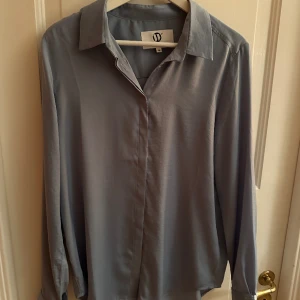 Wakakuu icons blus - Babyblå färg storlek M. Fint skick!