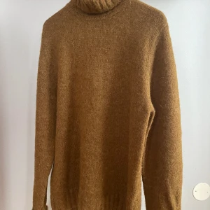 COS Oversize Stickat - Använd ett par gånger. Mycket bra skick.