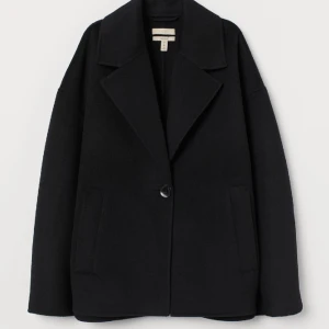 SÖÖÖÖÖKER!  - Söker denna jacka från HM i ull! STORLEK XS ELLER S 