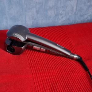 Babyliss locktång  - Stora lockar men nuddar man med kammen försvinner de helt. 150kr 