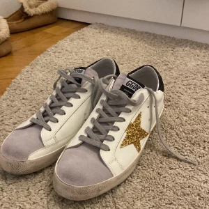 Golden goose  - Jag säljer mina nya golden goose skor just eftersom dom är stora. Dom är i storlek 41❤️‍🔥❤️‍🔥❤️‍🔥