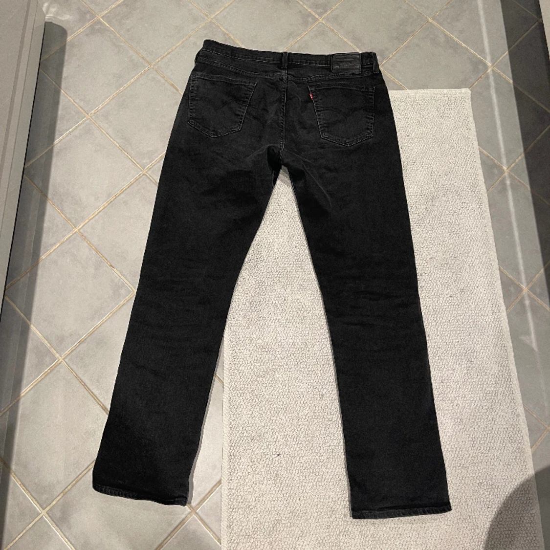 Svarta Levis jeans  - 90