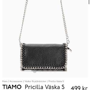 Säljer min tiamo väska i svart för dem inte kommer till andvändning längre, köpte för 499kr, pris kan diskuteras!💓