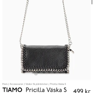 Tiamo väska - Säljer min tiamo väska i svart för dem inte kommer till andvändning längre, köpte för 499kr, pris kan diskuteras!💓
