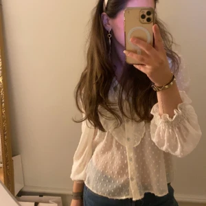 sötaste blusen🥹🥹 - gulligaste blusen från zara😊😊😊använd en gång😇😇